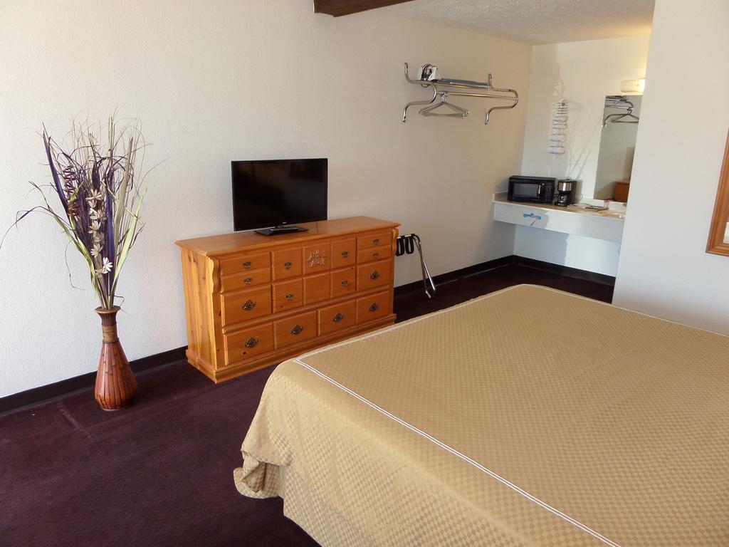 Passion Play Road Inn - Formerly Statue Road Inn Eureka Springs Room photo