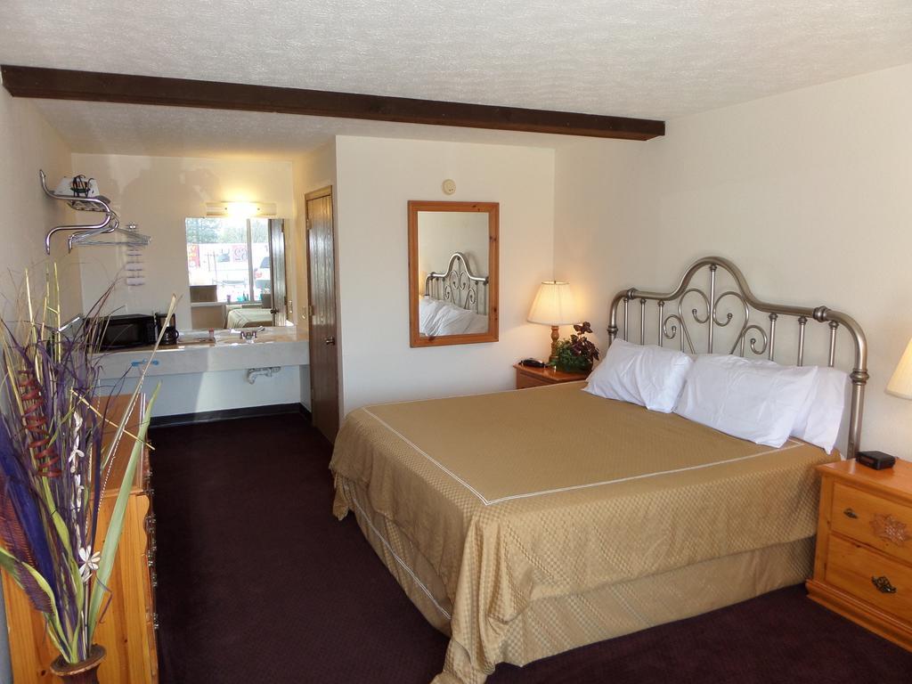 Passion Play Road Inn - Formerly Statue Road Inn Eureka Springs Room photo